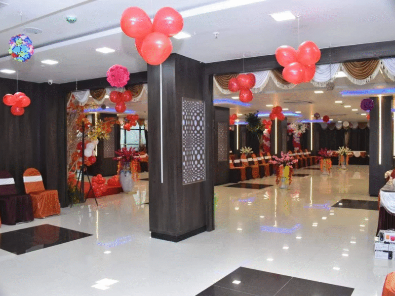 Giriraj Banquet