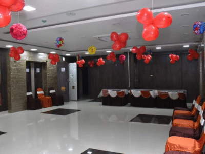 Giriraj Banquet