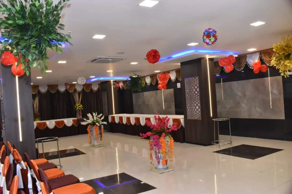 Giriraj Banquet